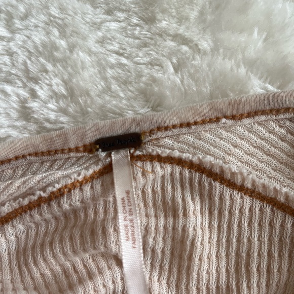 Free people cute long sleeve top! - Picture 3 of 4